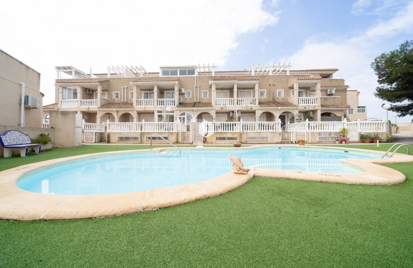 Aus zweiter Hand - Chalet -
Orihuela Costa - Los Almendros-la Florida