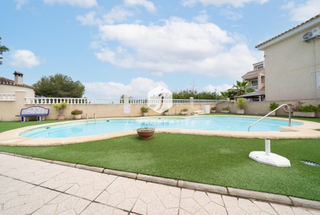 Aus zweiter Hand - Chalet -
Orihuela Costa - Los Almendros-la Florida