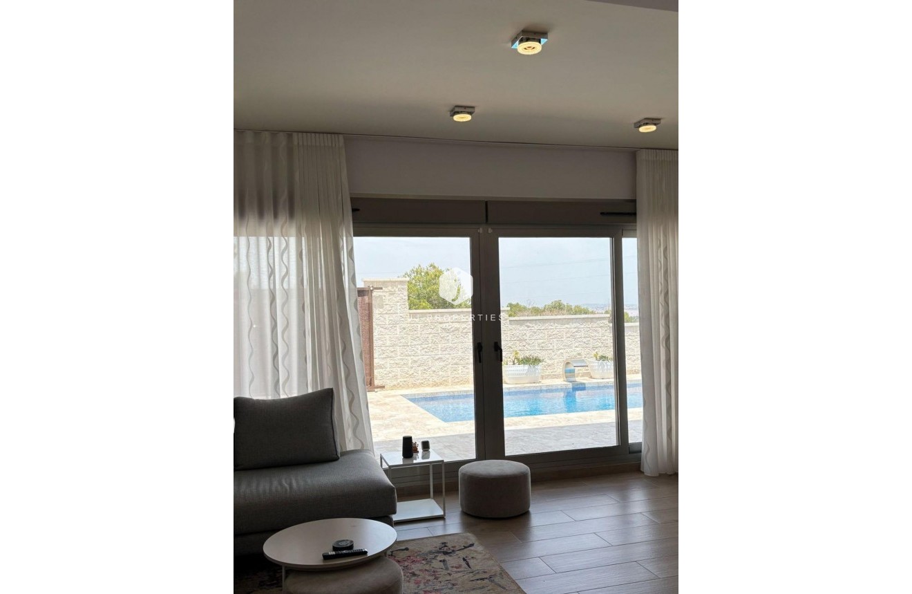 Tweedehands - Villa -
Orihuela Costa - Villamartín-las Filipinas