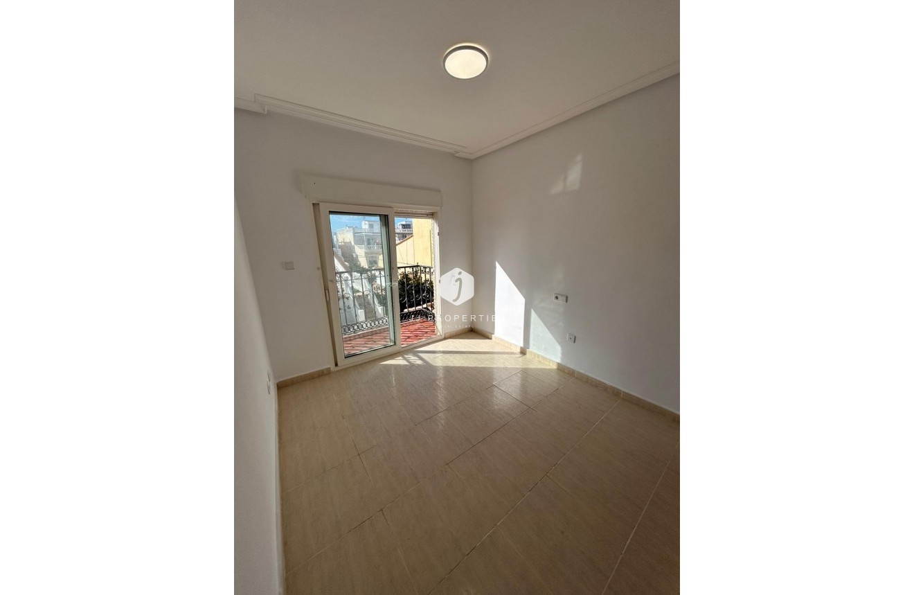 Z drugiej ręki - Dupleks -
Orihuela Costa - Los Almendros-la Florida