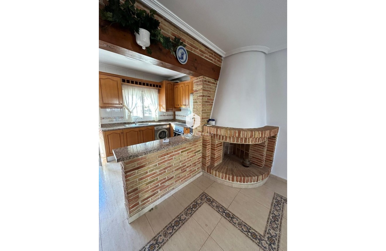 Z drugiej ręki - Dupleks -
Orihuela Costa - Los Almendros-la Florida