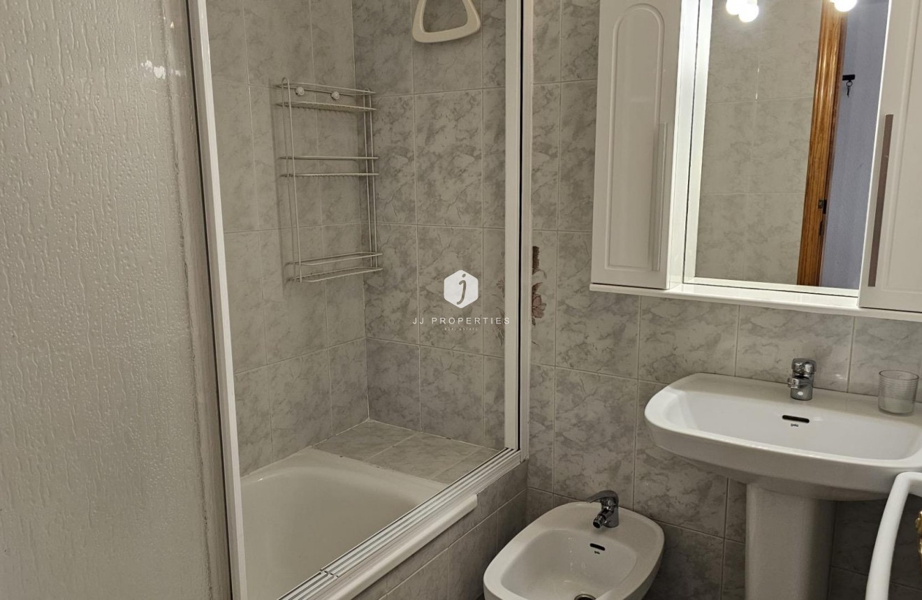 D'occasion - Appartement -
Torrevieja - Acequion