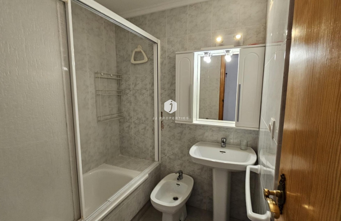 D'occasion - Appartement -
Torrevieja - Acequion