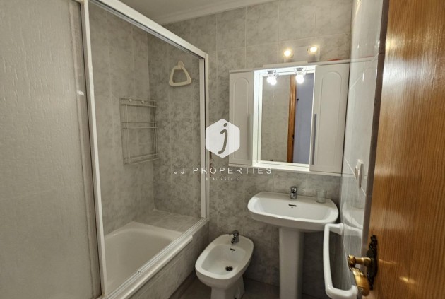 D'occasion - Appartement -
Torrevieja - Acequion