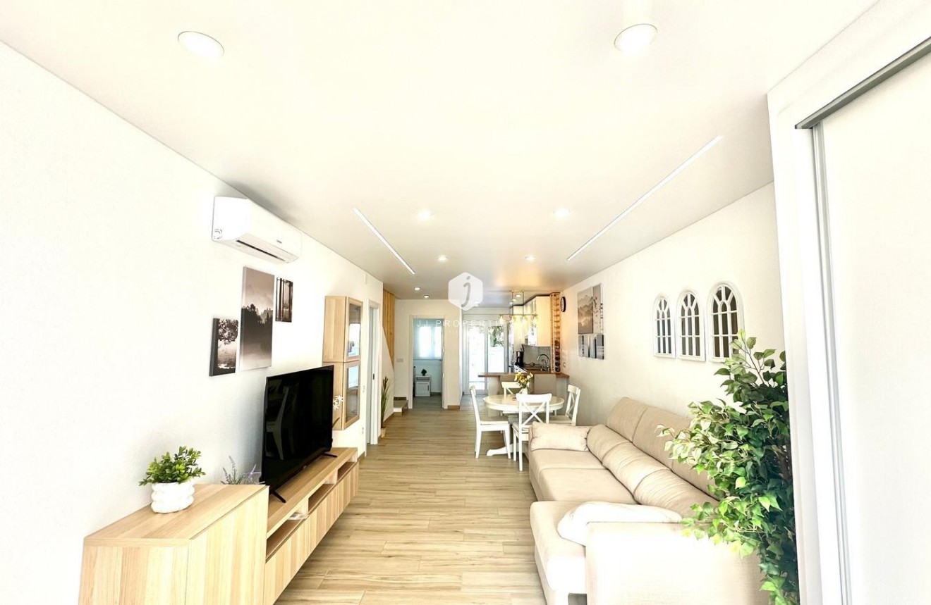 Tweedehands - Chalet -
Torrevieja - Estacion de autobuses