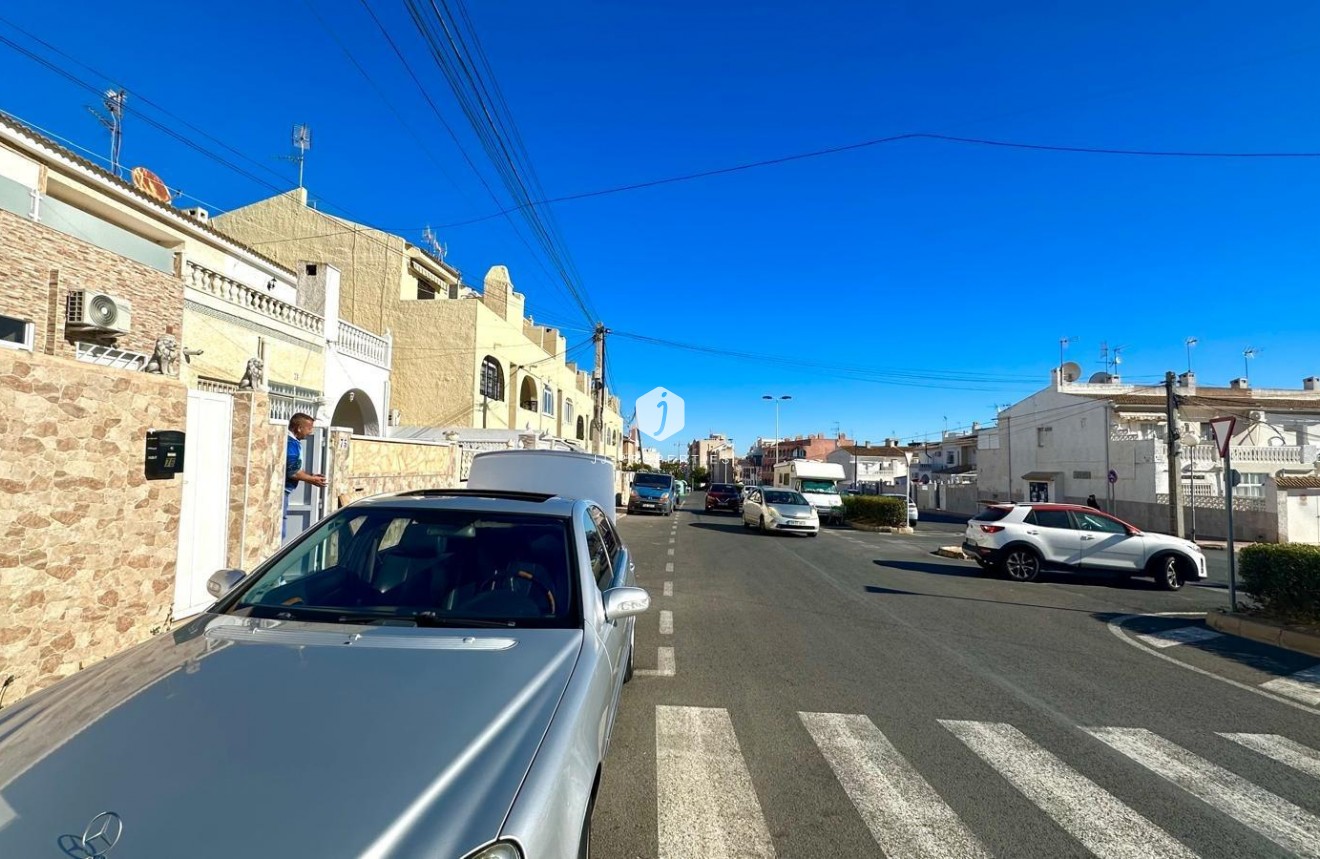 Tweedehands - Chalet -
Torrevieja - Estacion de autobuses