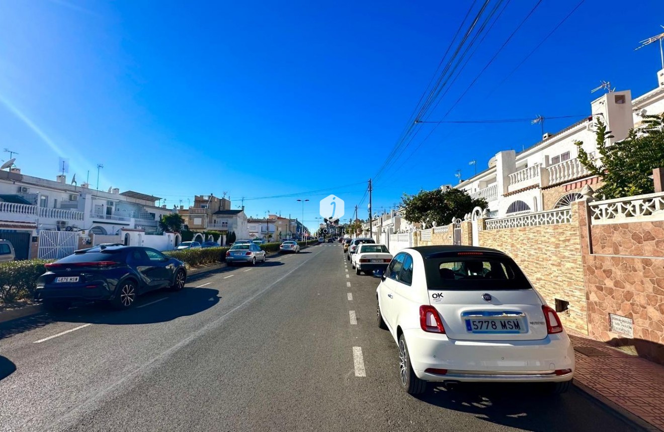 Tweedehands - Chalet -
Torrevieja - Estacion de autobuses