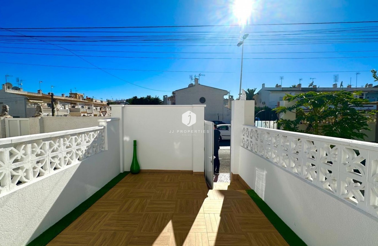 Tweedehands - Chalet -
Torrevieja - Estacion de autobuses