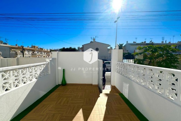 Tweedehands - Chalet -
Torrevieja - Estacion de autobuses