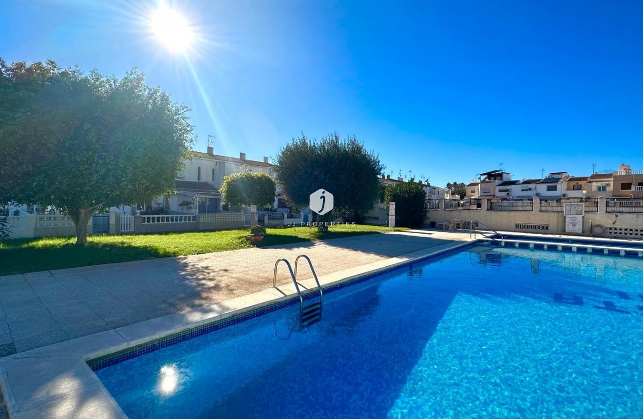 Tweedehands - Chalet -
Torrevieja - Estacion de autobuses