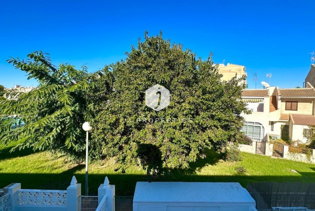 Tweedehands - Chalet -
Torrevieja - Estacion de autobuses