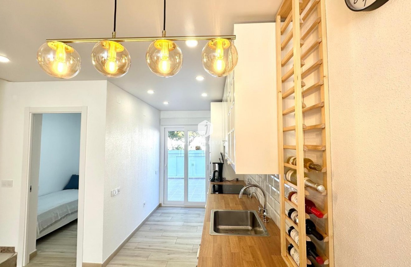 Tweedehands - Chalet -
Torrevieja - Estacion de autobuses