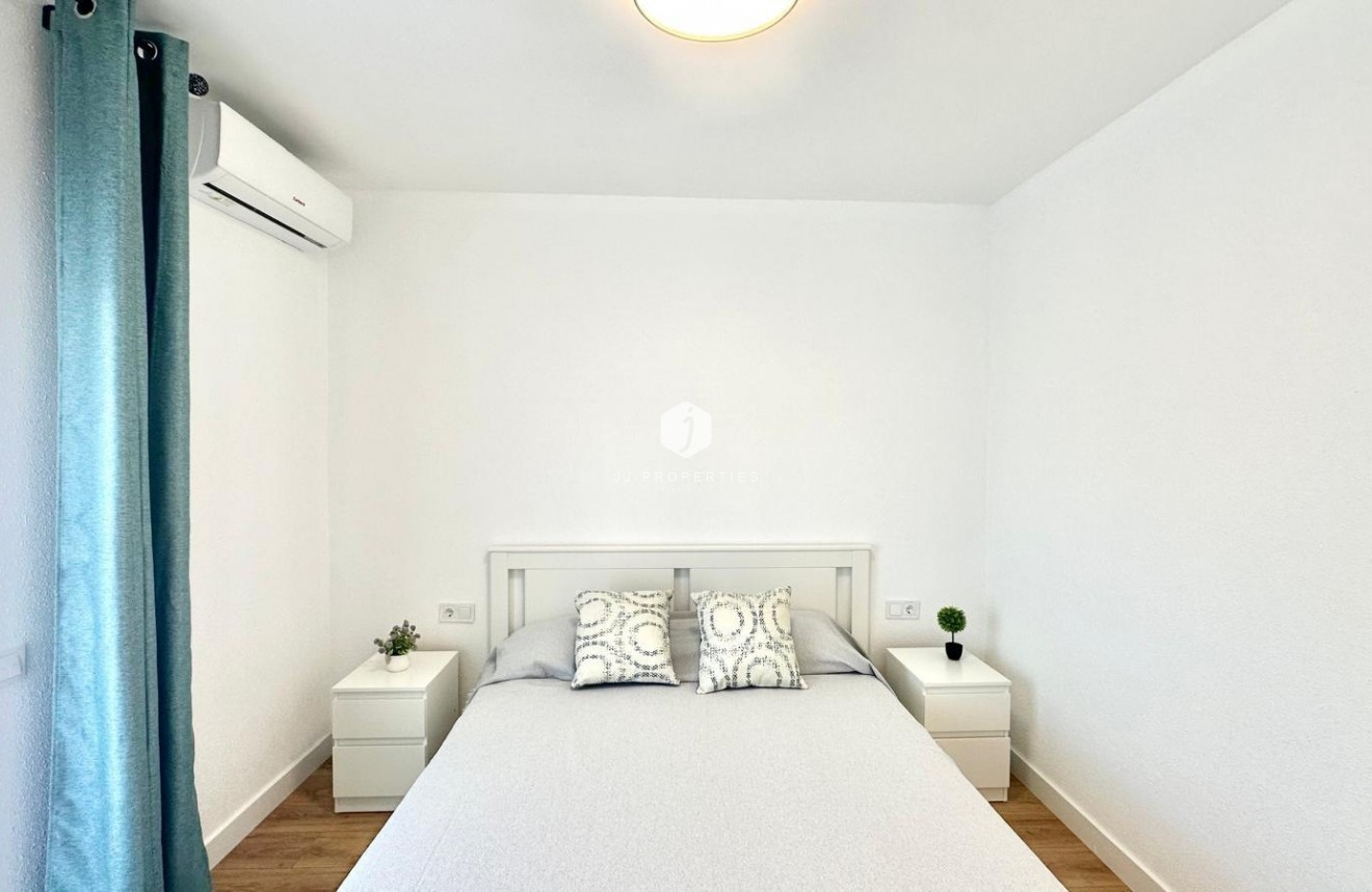 Tweedehands - Chalet -
Torrevieja - Estacion de autobuses