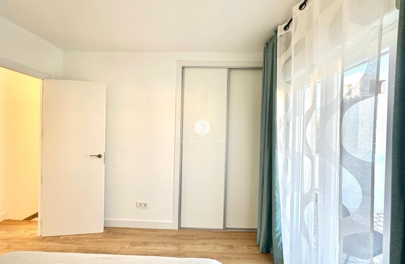 Tweedehands - Chalet -
Torrevieja - Estacion de autobuses