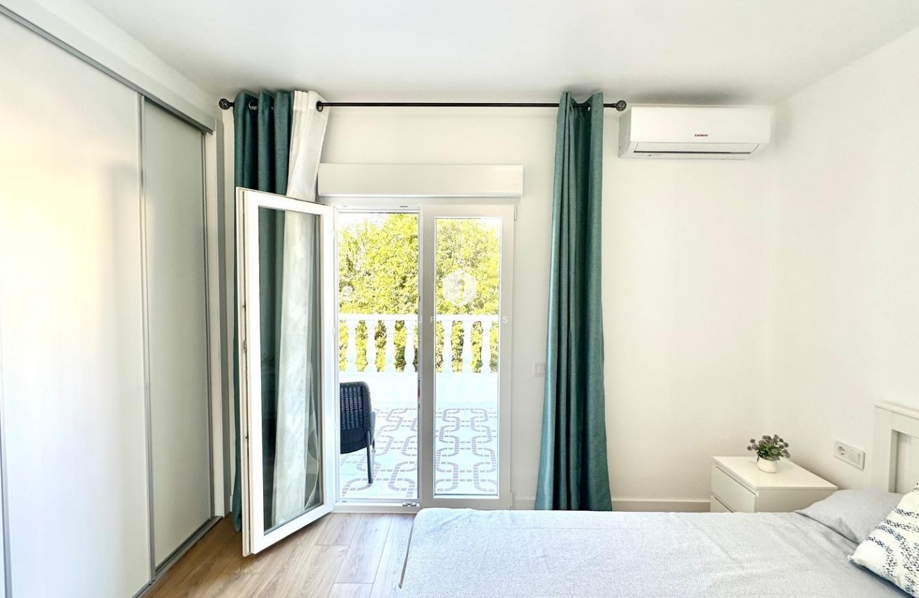 Tweedehands - Chalet -
Torrevieja - Estacion de autobuses