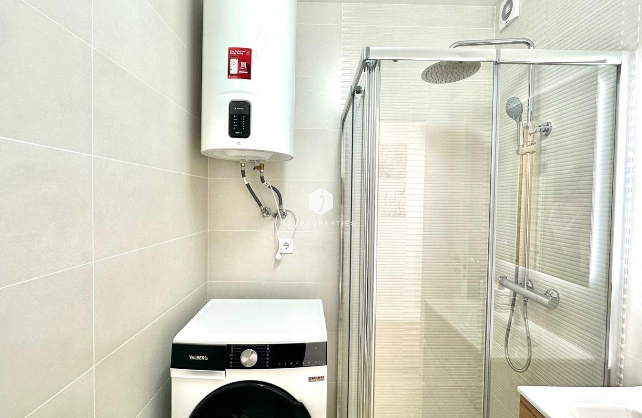 Tweedehands - Chalet -
Torrevieja - Estacion de autobuses