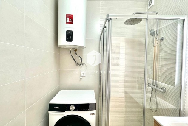 Tweedehands - Chalet -
Torrevieja - Estacion de autobuses