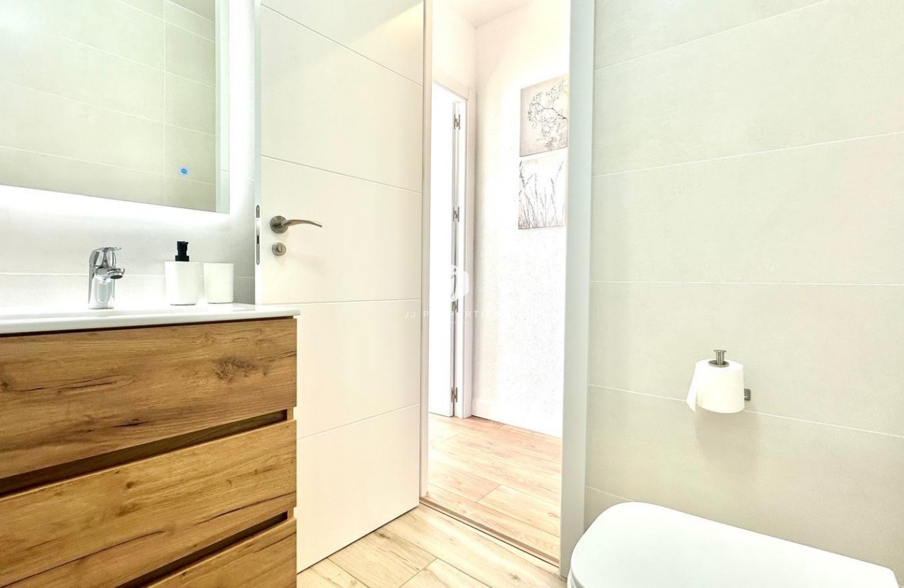 Tweedehands - Chalet -
Torrevieja - Estacion de autobuses