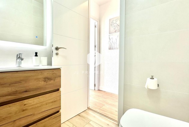 Tweedehands - Chalet -
Torrevieja - Estacion de autobuses