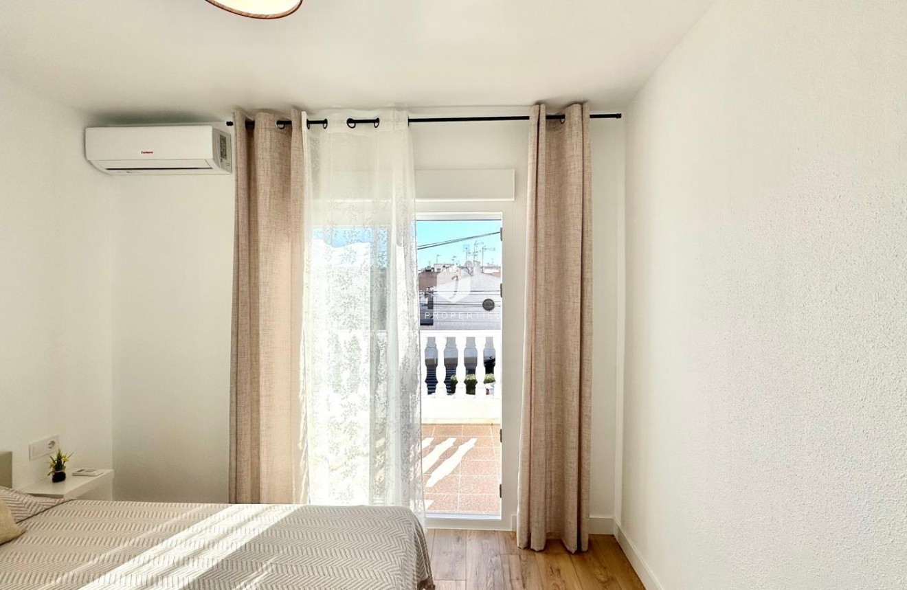 Tweedehands - Chalet -
Torrevieja - Estacion de autobuses