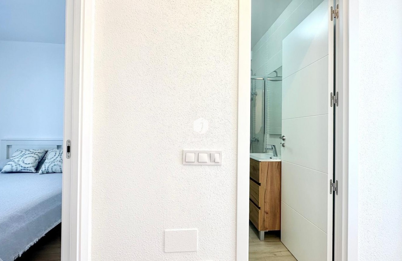 Tweedehands - Chalet -
Torrevieja - Estacion de autobuses