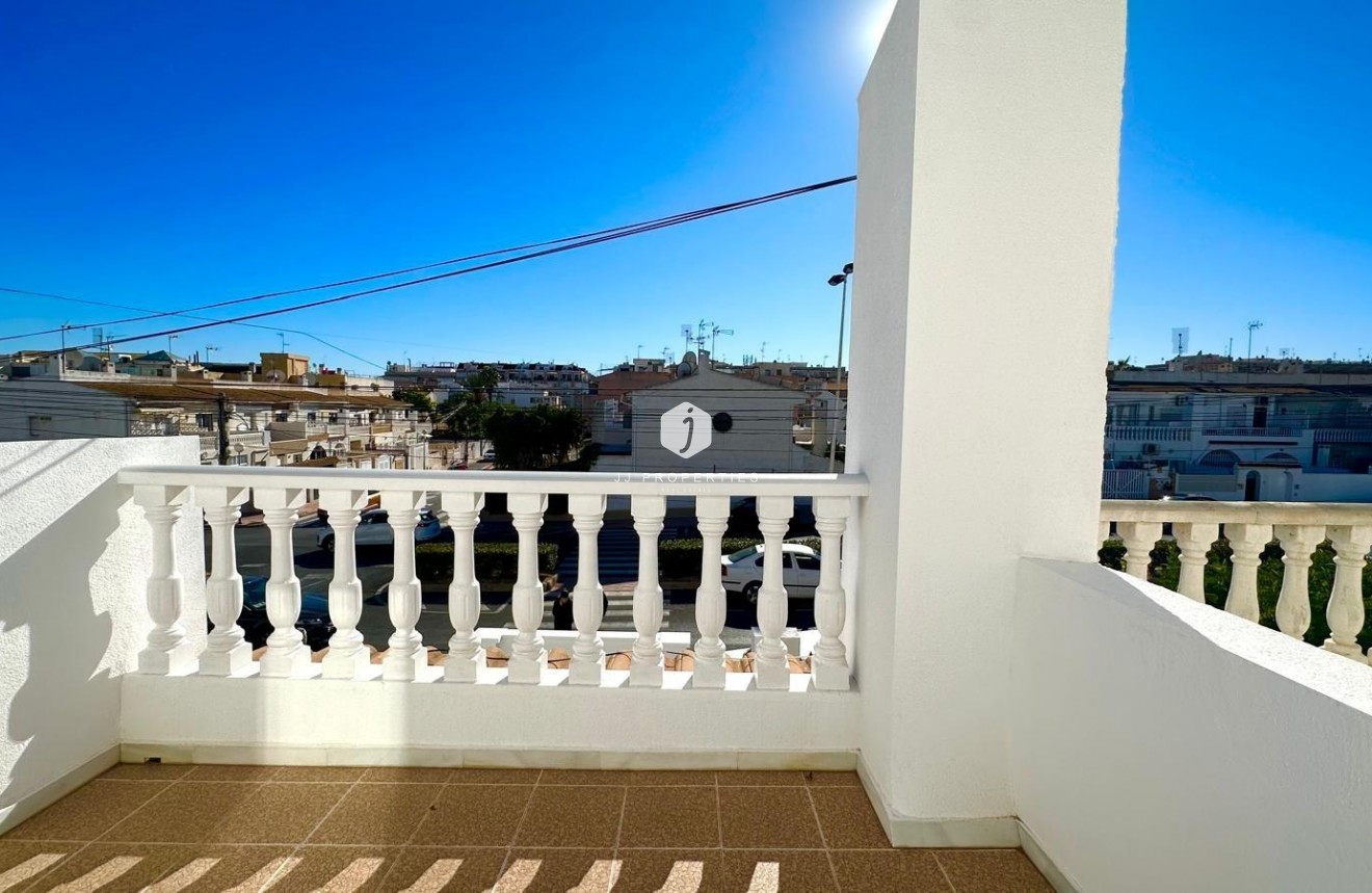 Tweedehands - Chalet -
Torrevieja - Estacion de autobuses