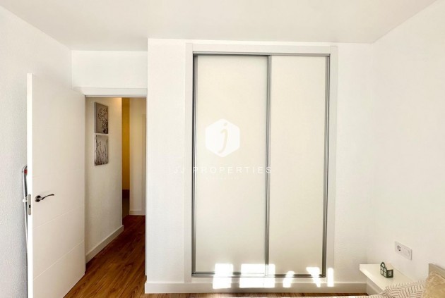 Tweedehands - Chalet -
Torrevieja - Estacion de autobuses