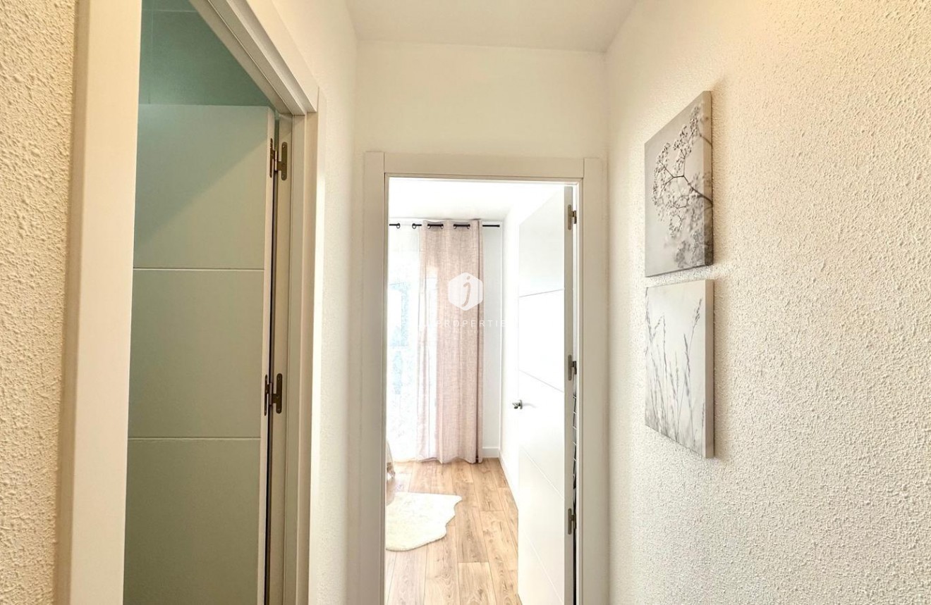 Tweedehands - Chalet -
Torrevieja - Estacion de autobuses