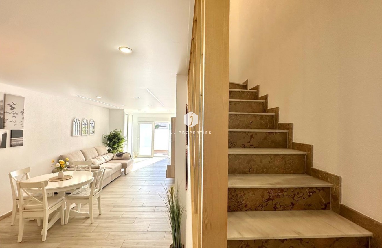 Tweedehands - Chalet -
Torrevieja - Estacion de autobuses