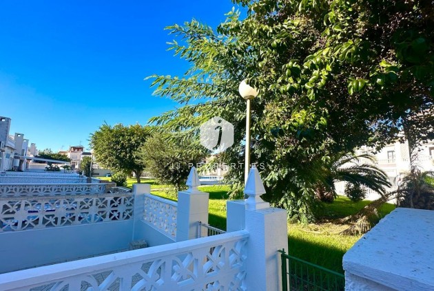 Tweedehands - Chalet -
Torrevieja - Estacion de autobuses