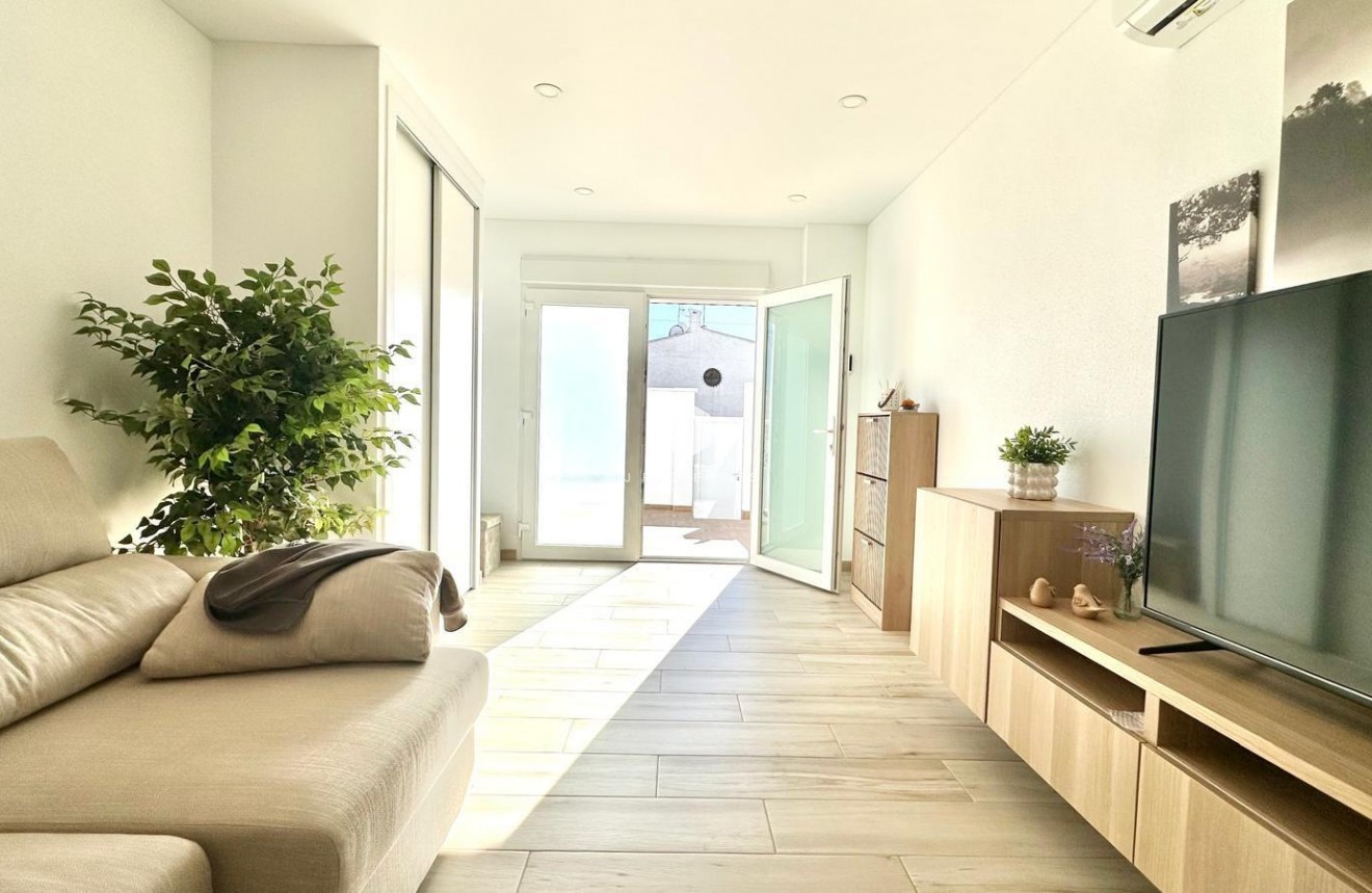 Tweedehands - Chalet -
Torrevieja - Estacion de autobuses