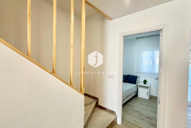 Tweedehands - Chalet -
Torrevieja - Estacion de autobuses