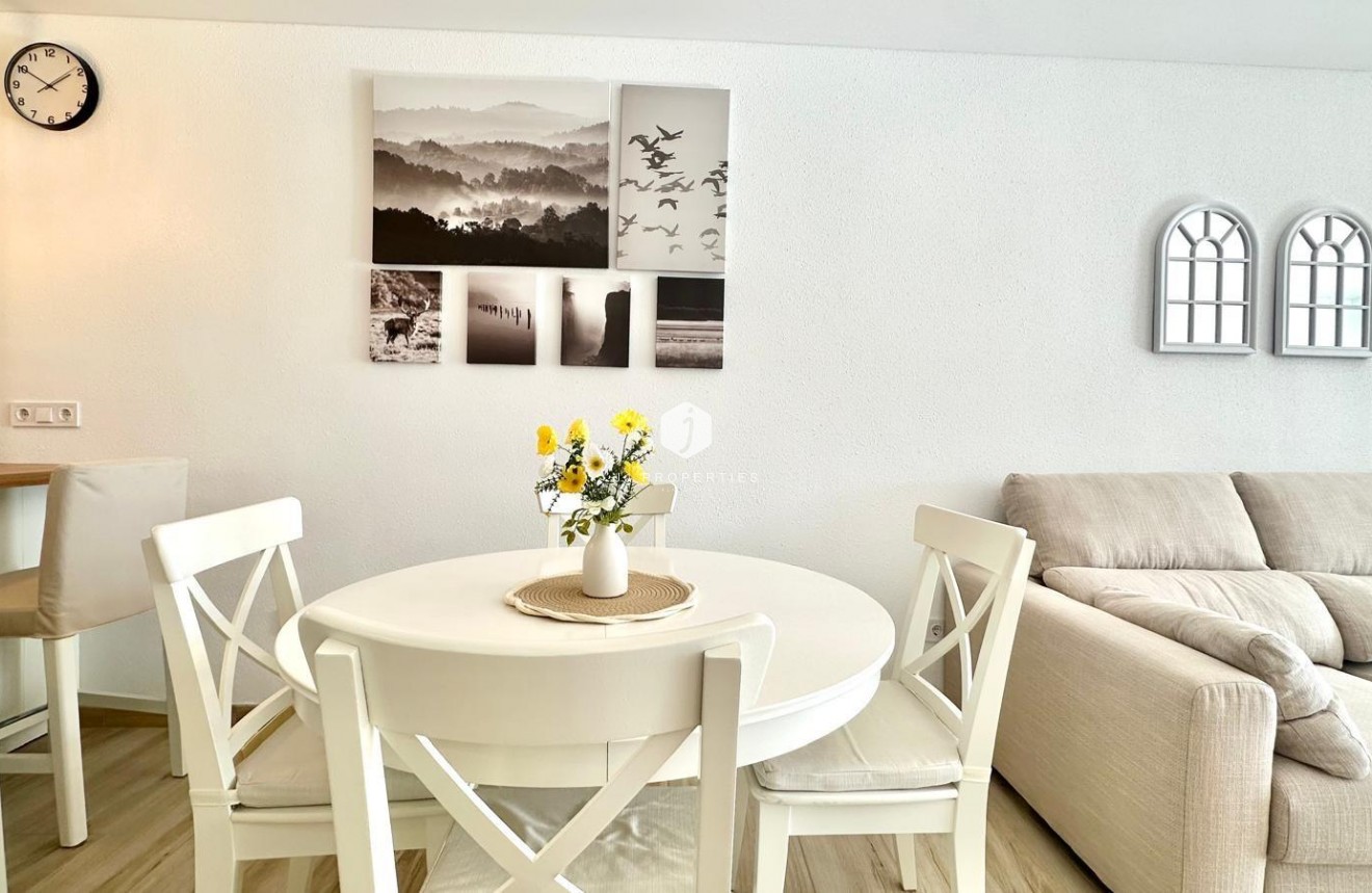 Tweedehands - Chalet -
Torrevieja - Estacion de autobuses