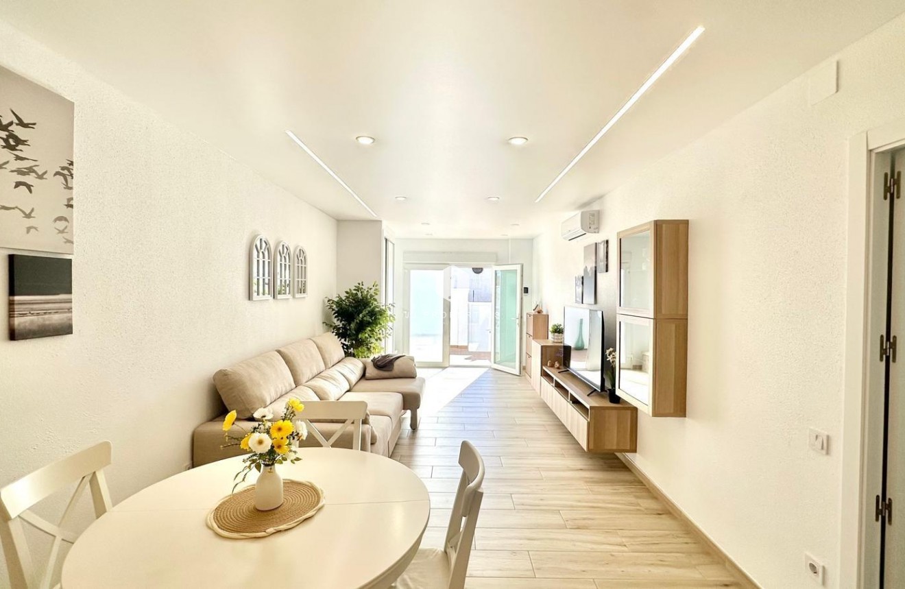 Tweedehands - Chalet -
Torrevieja - Estacion de autobuses