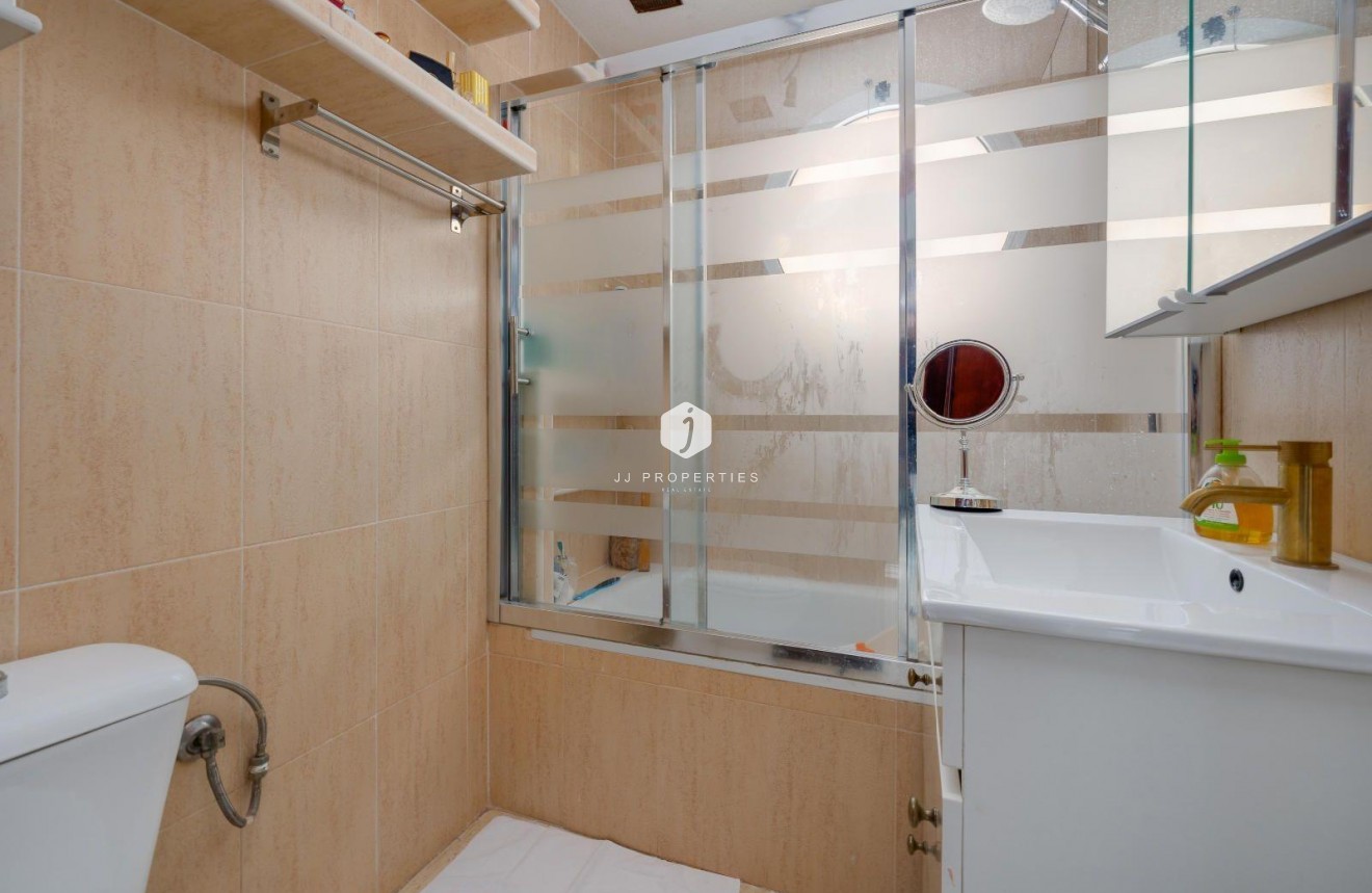 Z drugiej ręki - Mieszkanie w bloku -
Torrevieja - La Siesta - El Salado - Torreta