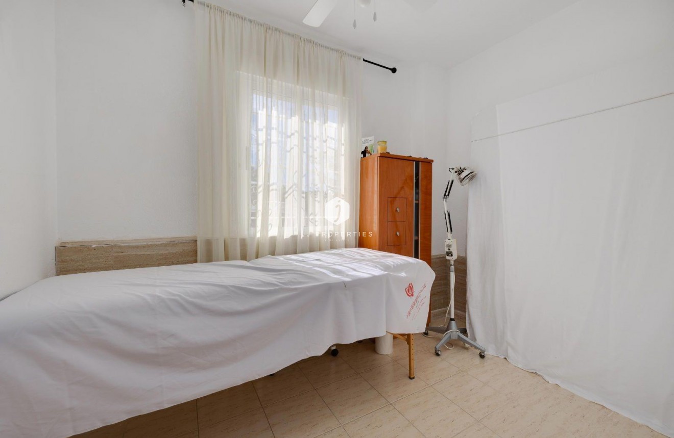 Z drugiej ręki - Mieszkanie w bloku -
Torrevieja - La Siesta - El Salado - Torreta