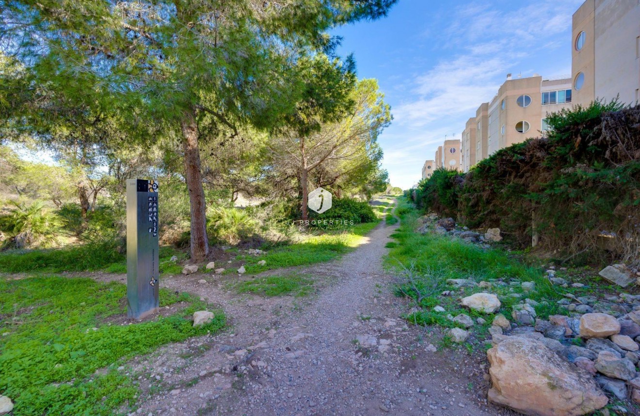 Z drugiej ręki - Mieszkanie w bloku -
Torrevieja - La Siesta - El Salado - Torreta