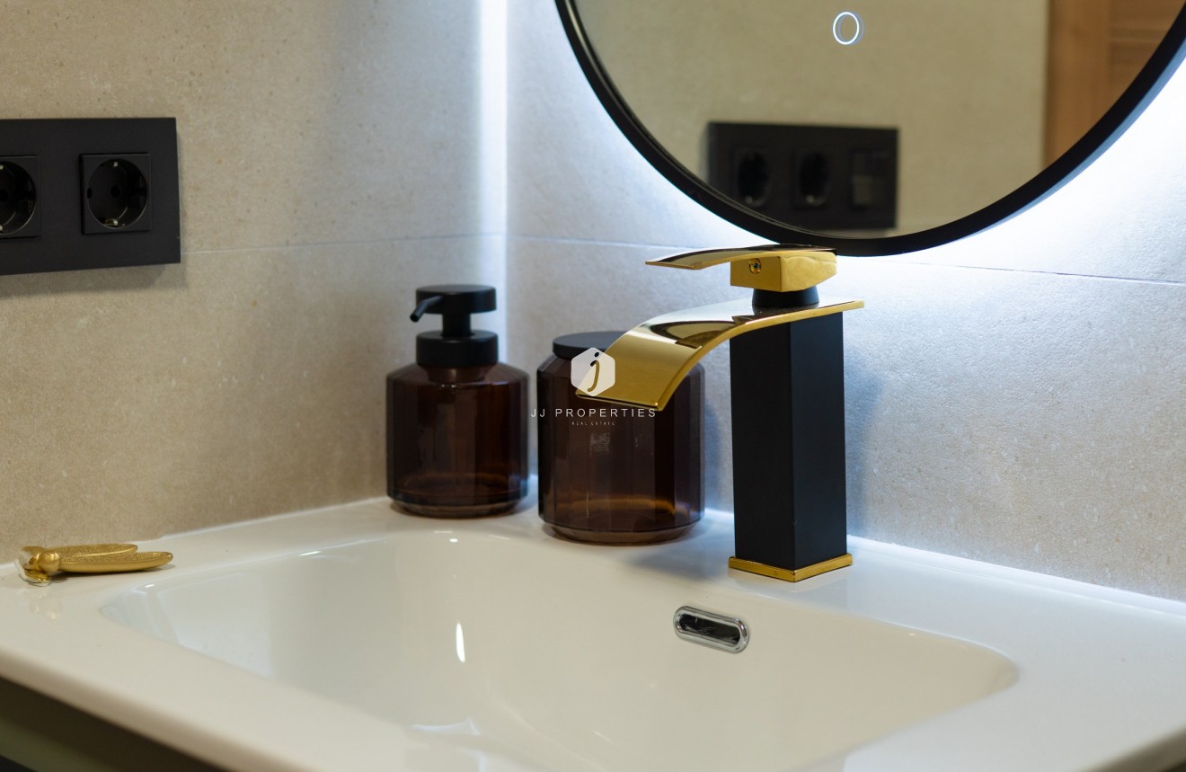 Z drugiej ręki - Mieszkanie w bloku -
Torrevieja - Costa Blanca