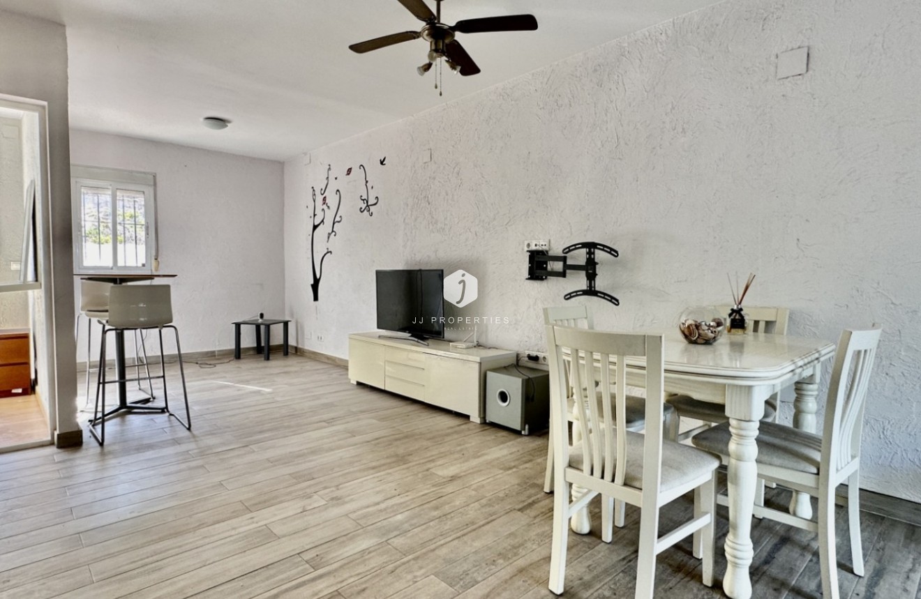 Z drugiej ręki - Szalet -
Guardamar del Segura - Costa Blanca