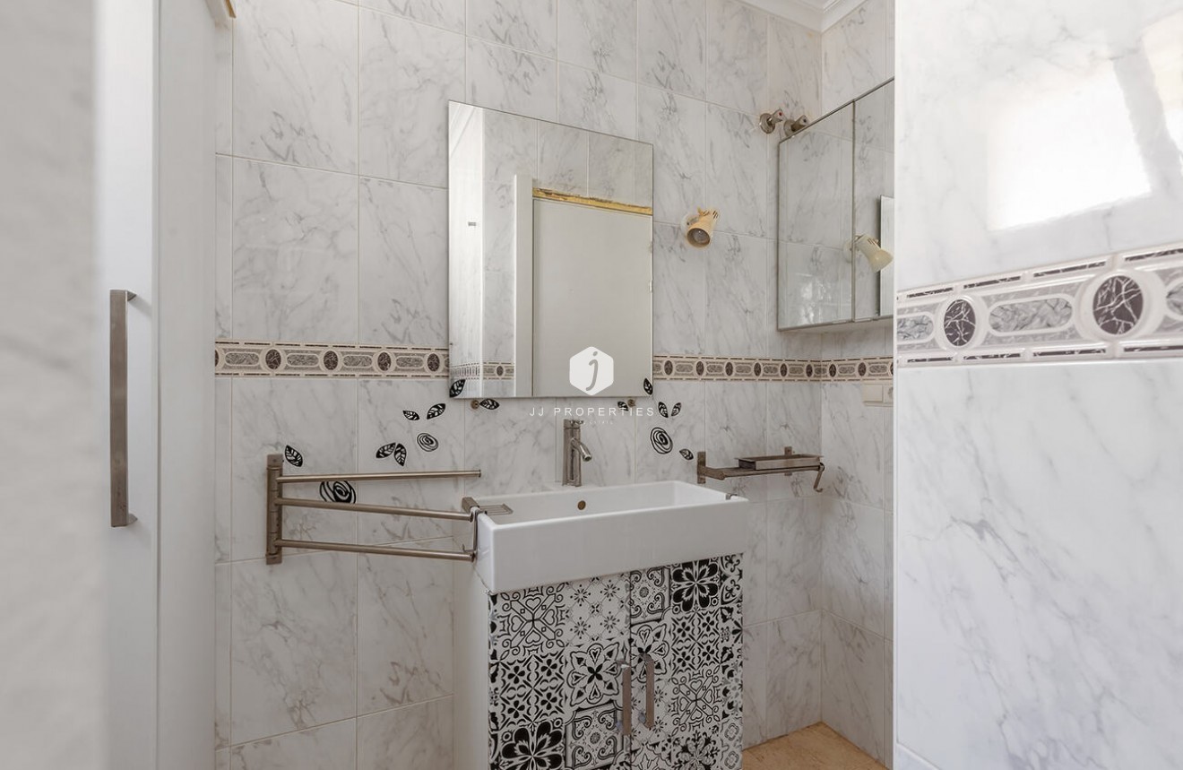 Aus zweiter Hand - Bungalow -
Orihuela Costa