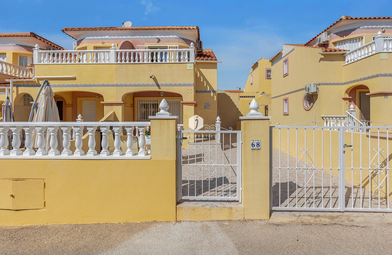Aus zweiter Hand - Semi Detached Penthouse -
Orihuela Costa - Costa Blanca