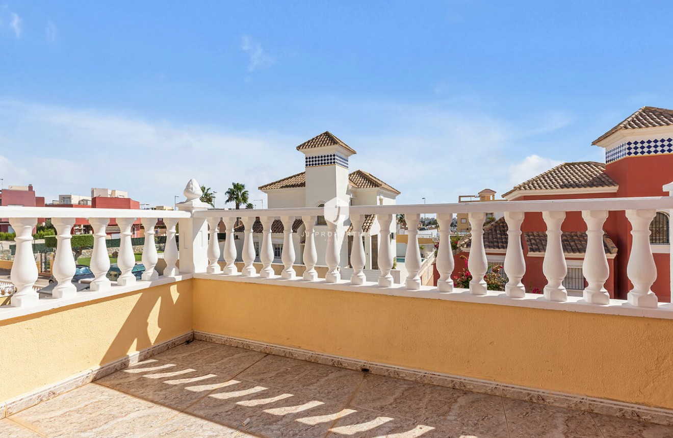 Aus zweiter Hand - Semi Detached Penthouse -
Orihuela Costa - Costa Blanca