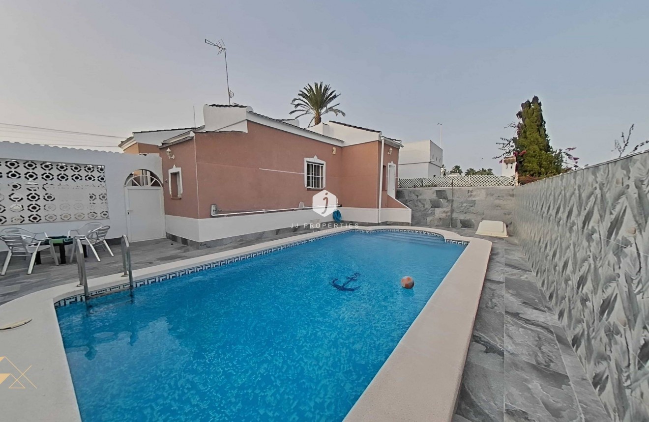 Aus zweiter Hand - Villa -
Torrevieja - San luis