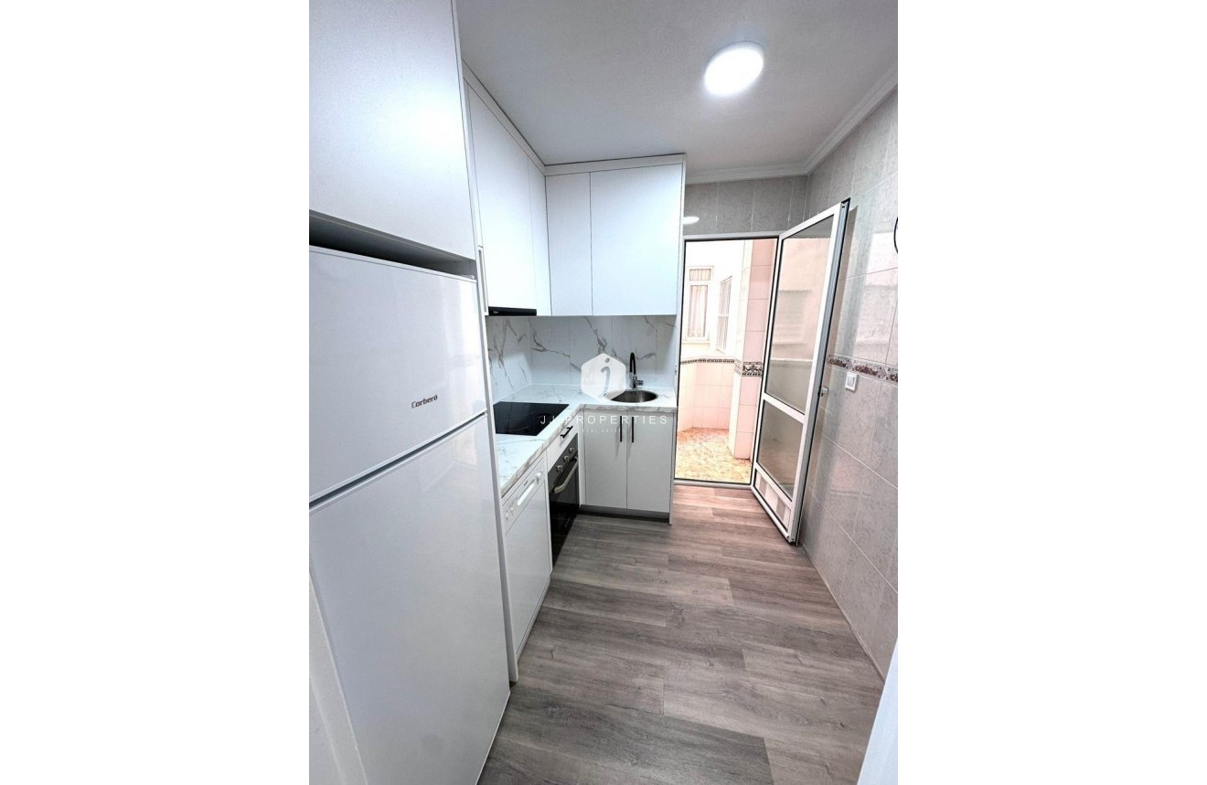 Tweedehands - Appartement / flat -
Torrevieja - Centro - Muelle Pesquero