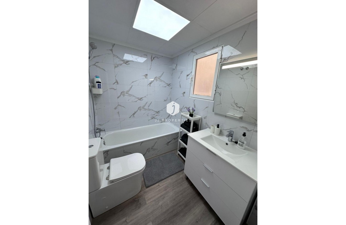 Tweedehands - Appartement / flat -
Torrevieja - Centro - Muelle Pesquero