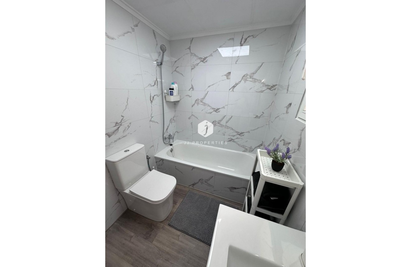 Tweedehands - Appartement / flat -
Torrevieja - Centro - Muelle Pesquero