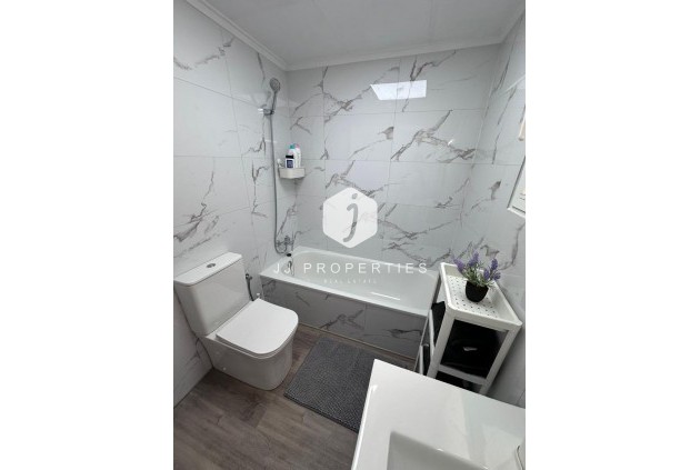 Tweedehands - Appartement / flat -
Torrevieja - Centro - Muelle Pesquero