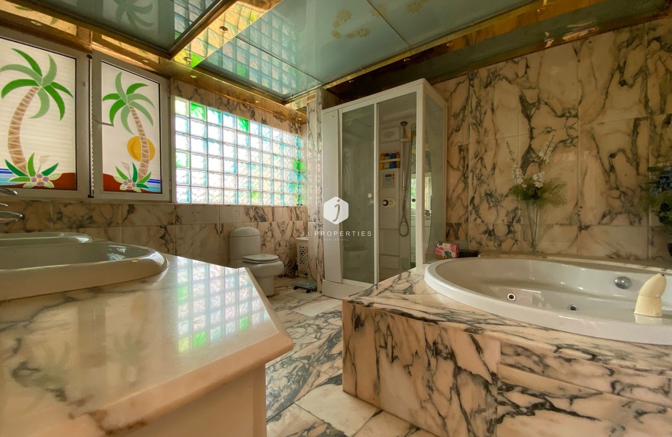 Z drugiej ręki - Daszek -
Torrevieja - Costa Blanca