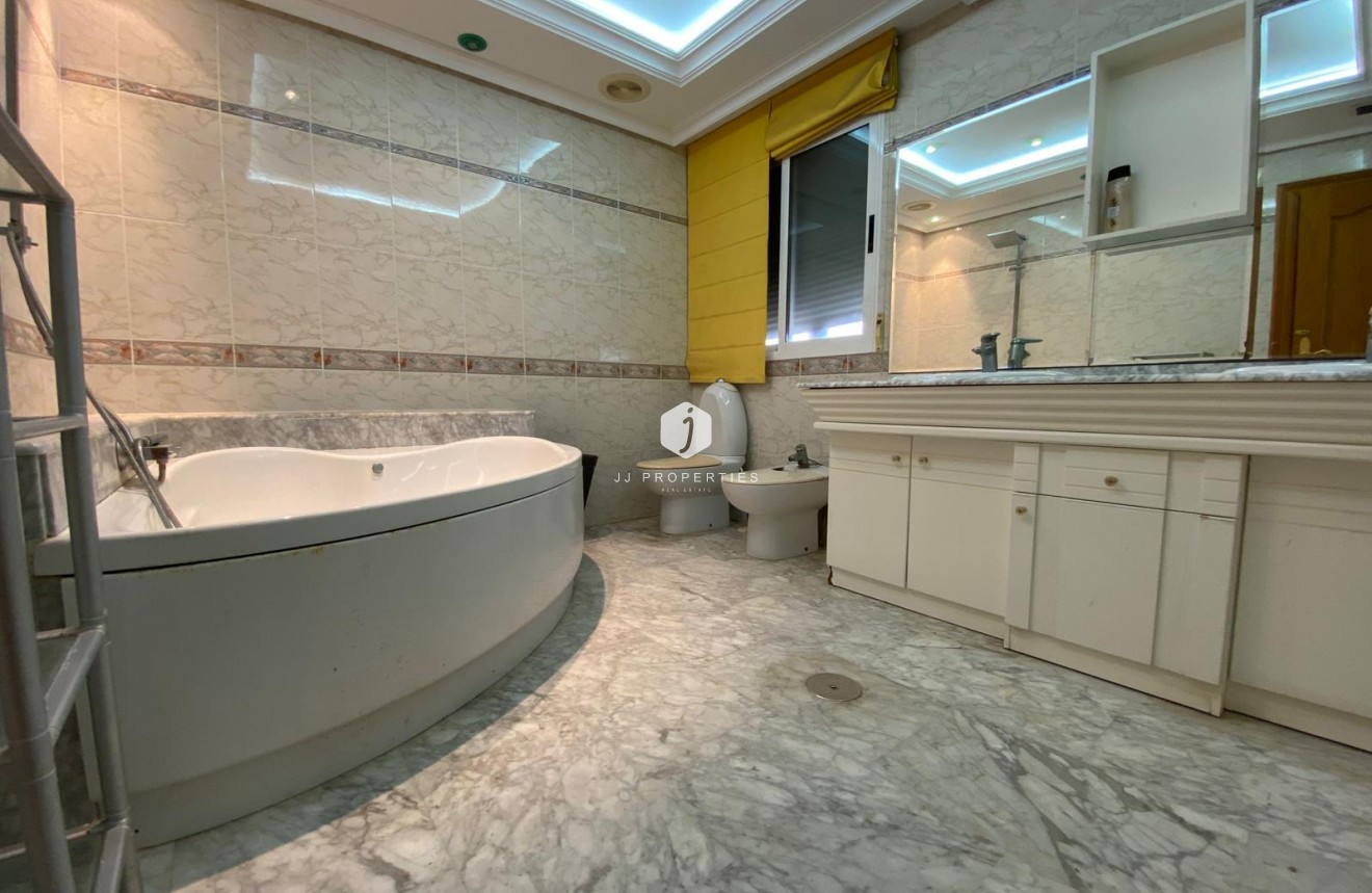 Z drugiej ręki - Daszek -
Torrevieja - Costa Blanca