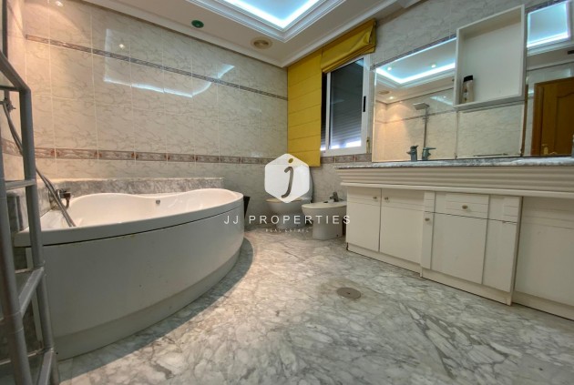 Z drugiej ręki - Daszek -
Torrevieja - Costa Blanca